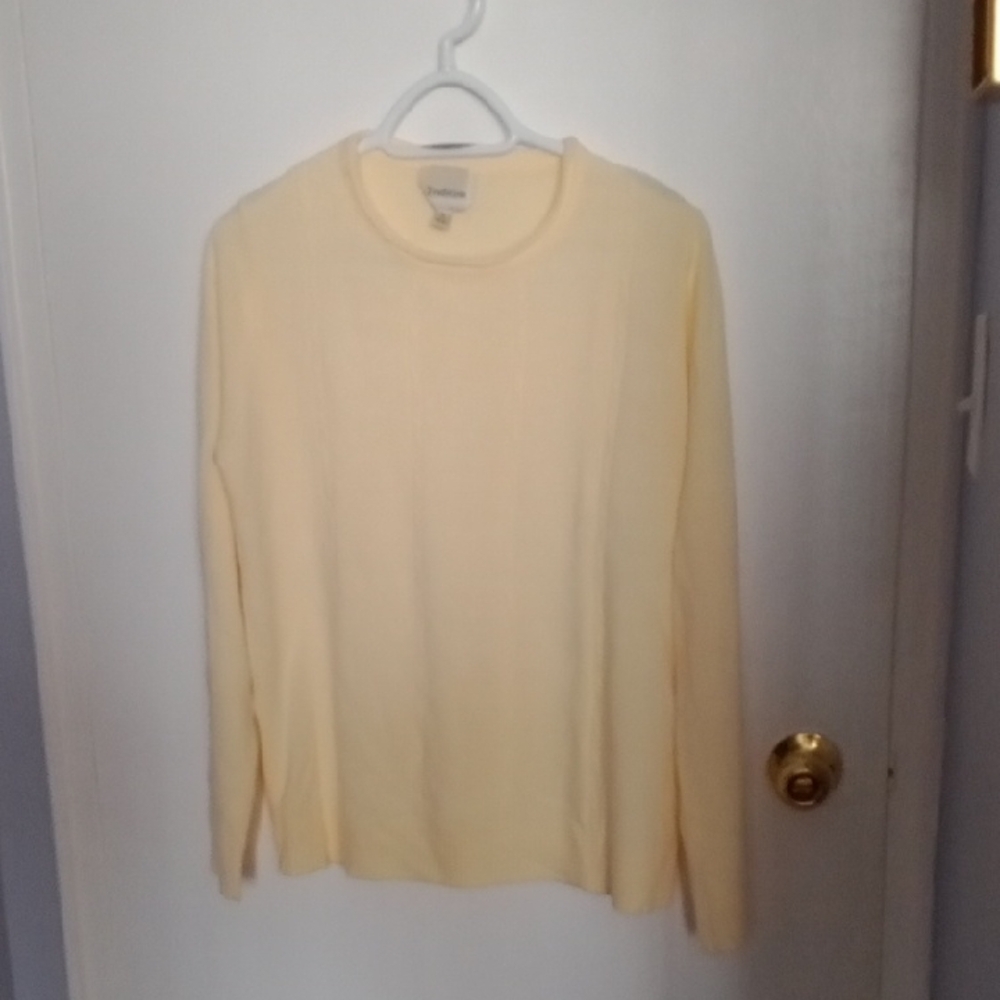 Vintage Pit To Pit 22.Women's Cream Sweater - Crew Neck